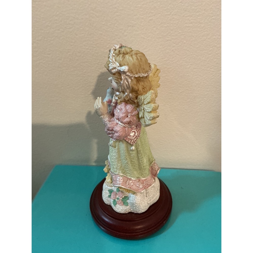 Vintage 1998 House of Lloyd Wings of Love Angel Figurine Christmas Around World - Picture 3 of 6